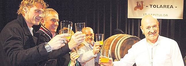 Jose Mari Aizega, Pedro Santa Kruz y Maider Unda serán cofrades de honor.