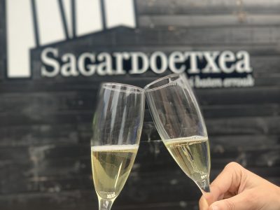 Visita guiada y una degustación especial para las fechas navideñas en Sagardoetxea